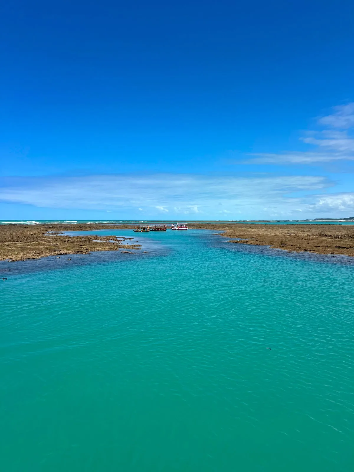 Canal de água mais funda entre os recifes em São Miguel dos Milagres